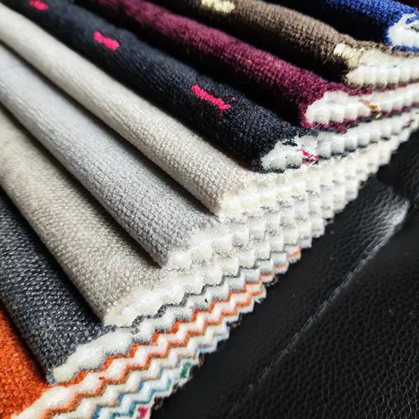 Jacquard 자동차 패브릭은 어떻게 자동차 인테리어를 향상시키고 미래 디자인 트렌드를 형성합니까?